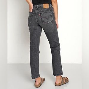 Levi’s Wedgie Straight 23”